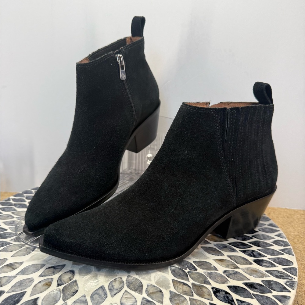 Antonio Melani Bernay Black Suede pointed toe Ankle Boots 10